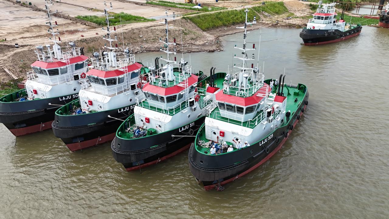 Tug & Barges